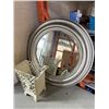 Image 2 : ROUND 30 INCH MIRROR AND METAL PLANTER