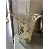 Image 3 : ROUND 30 INCH MIRROR AND METAL PLANTER