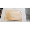 Image 2 : 2 WOODEN CUTTING BOARDS