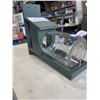 Image 2 : WILD SQUIRREL FEEDER