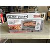 Image 2 : BLACK AND DECKER 4-SLICE AIR FRYER TOASTER OVEN - TESTED WORKING, RETAIL $179