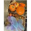 Image 1 : 2 TRAYS OF HALLOWEEN DECOR