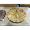 Image 4 : INDIAN DRUM AND LIGHT GRAY COWBOY HAT
