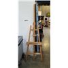 Image 1 : WOODEN OPUS EASEL