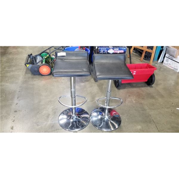 2 BLACK STOOLS