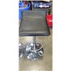 Image 2 : 2 BLACK STOOLS