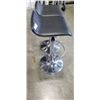 Image 3 : 2 BLACK STOOLS