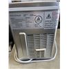 Image 5 : AS NEW INSIGNIA 26LB PORTABLE ICE MAKER - TESTED WORKING, RETAIL $199