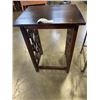 Image 4 : METAL AND WOOD PLANTSTANDS
