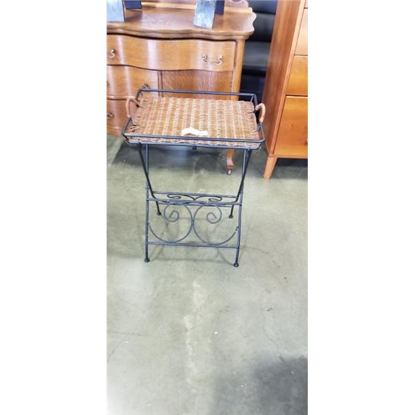 FOLDING RATTAN TRAY