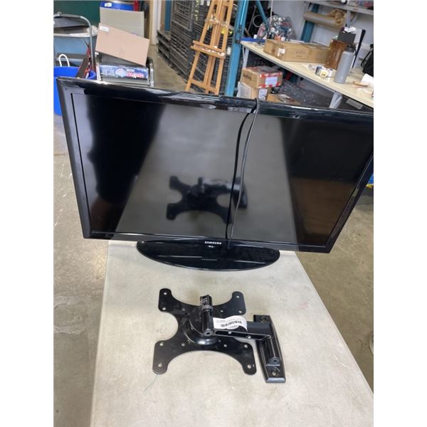 SAMSUNG 32 INCH TB W/ WALL MOUNT