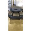 Image 2 : MODERN BLACK LOVESEAT AND CHAIR WITH CHROME LEGS, IN GOOD CONDITION