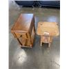 Image 1 : 2 VINTAGE SIDE TABLES