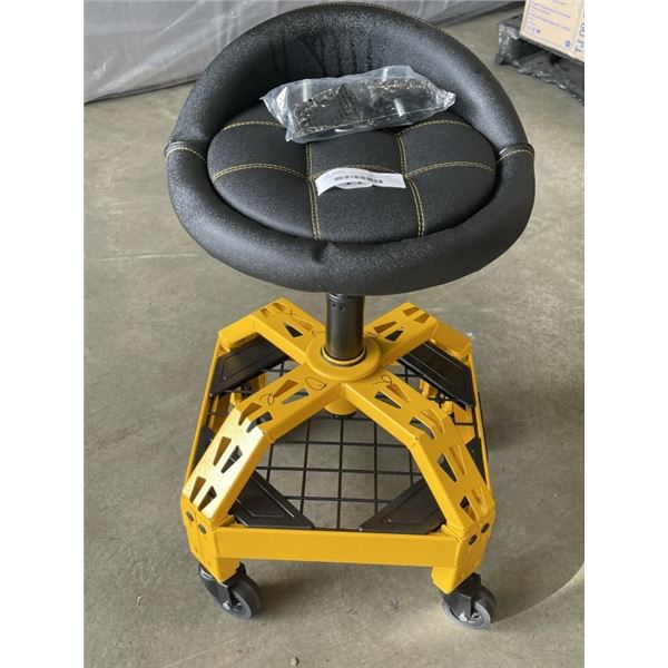 AS NEW DEWALT ROLLING SHOP STOOL WITH STATIONARY FEET