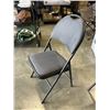 Image 4 : 4 NEW FOLDING GRAY CHAIRS