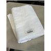 Image 4 : 6 NEW WHITE BATH TOWELS
