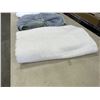Image 3 : 1 NEW WHITE BATH TOWEL AND TWO  PACKS HAND TOWELS