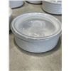Image 2 : 6 OVEN TO TABLE KITCHENWARE WITH TO GO LIDS AND PACK OF TONGS