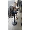 Image 4 : 2 FLOOR FANS