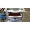 Image 2 : 3 DRAWER MIRRORED TOP NIGHT STAND