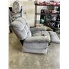 Image 5 : GREY LIFT CHAIR