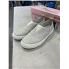 Image 3 : KENSIE WOMANS BEIGE SHOES. SIZE 8 US WOMANS