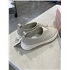Image 4 : KENSIE WOMANS BEIGE SHOES. SIZE 8 US WOMANS