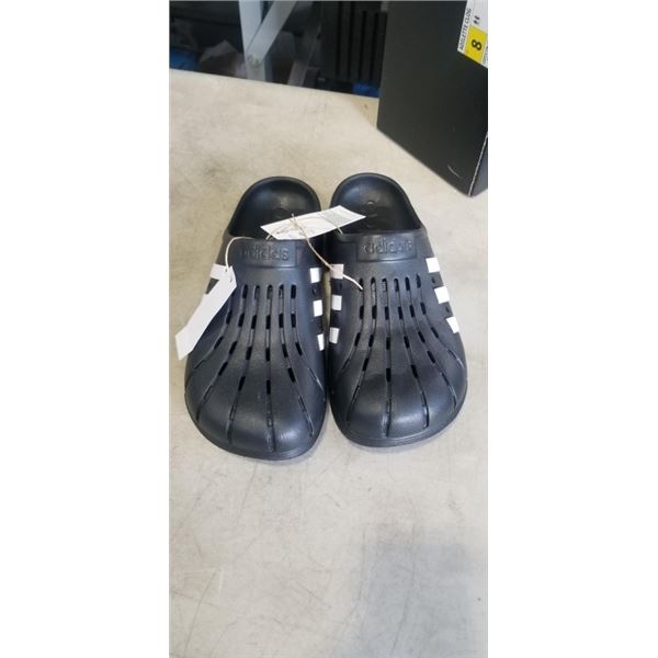 NEW PAIR OF ADIDAS UNISEX ADILETTE CLOGS. SIZE 8 US