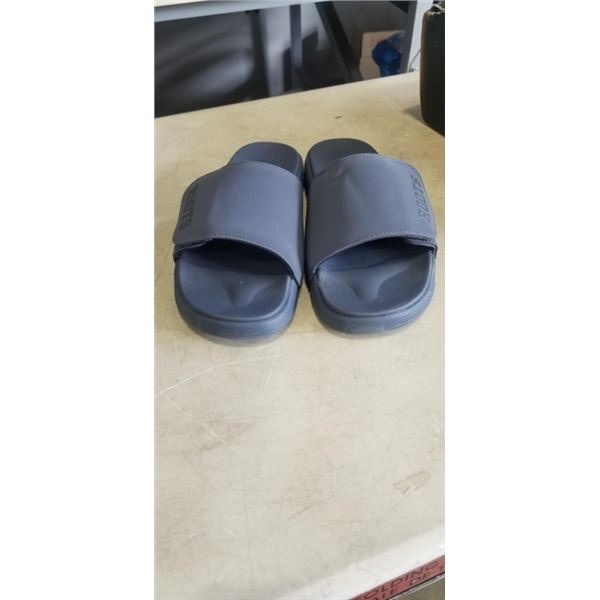 AS NEW ROOTS MENS GREY SLIDES. SIZE 7 US