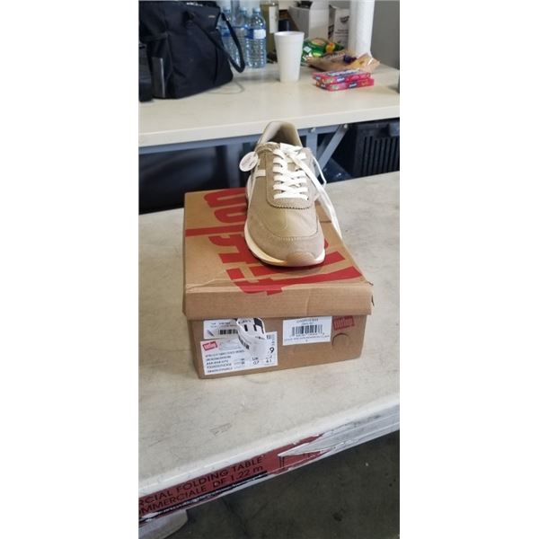 NEW FITFLOP MENS SUEDE SNEAKERS. SIZE 9 US