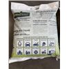 Image 4 : 2 NEW BAGS OF GREASWEEPNATURES SUPER ABSORBENT, 28.3 LITRE BAGS
