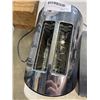 Image 5 : TOSHIBA VHS PLAYER WORKING AND 2 SLICE TOASTER
