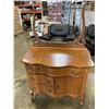 Image 1 : ANTIQUE OAK BOW FRONT DRESSER