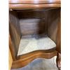 Image 2 : ANTIQUE OAK BOW FRONT DRESSER