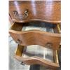 Image 3 : ANTIQUE OAK BOW FRONT DRESSER