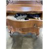 Image 4 : ANTIQUE OAK BOW FRONT DRESSER