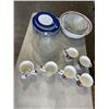 Image 1 : LOT OF VINTAGE DISHES, MUGS, MIXING BOWLS, ETC