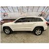 Image 23 : PARKSVILLE - 2012 JEEP GR CHEROKEE WHITE 198190 KMS - 218139-3