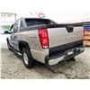 Image 24 : PARKSVILLE - 2004 CHEVROLET AVALANCHE GREY 219212 KMS - 311975-3