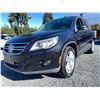 Image 2 : PARKSVILLE - 2010 VOLKSWAGEN TIGUAN BLACK 229826 KMS - 511852-3