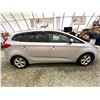Image 11 : PARKSVILLE - 2014 KIA RONDO  SILVER 96805 KMS - 013335-4