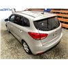 Image 22 : PARKSVILLE - 2014 KIA RONDO  SILVER 96805 KMS - 013335-4