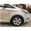 Image 25 : PARKSVILLE - 2014 KIA RONDO  SILVER 96805 KMS - 013335-4
