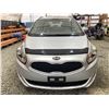 Image 6 : PARKSVILLE - 2014 KIA RONDO  SILVER 96805 KMS - 013335-4