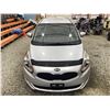 Image 7 : PARKSVILLE - 2014 KIA RONDO  SILVER 96805 KMS - 013335-4
