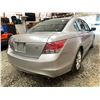 Image 15 : PARKSVILLE - 2010 HONDA ACCORD SILVER 281521 KMS - 501654-3