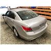 Image 22 : PARKSVILLE - 2010 HONDA ACCORD SILVER 281521 KMS - 501654-3