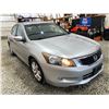 Image 9 : PARKSVILLE - 2010 HONDA ACCORD SILVER 281521 KMS - 501654-3