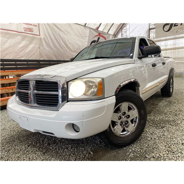 PARKSVILLE - 2005 DODGE DAKOTA WHITE 196672 KMS - 136563-2