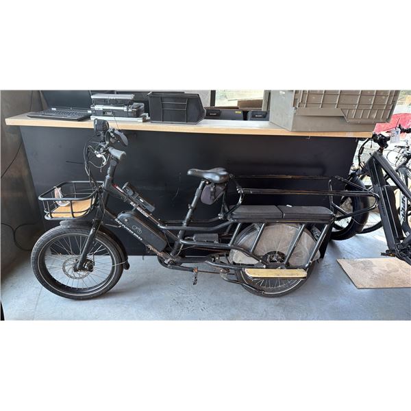 BLACK RAD POWER BIKES RADWAGON 7-SPEED HEAVY-DUTY LONG-TAIL UTILITY CARGO E-BIKE